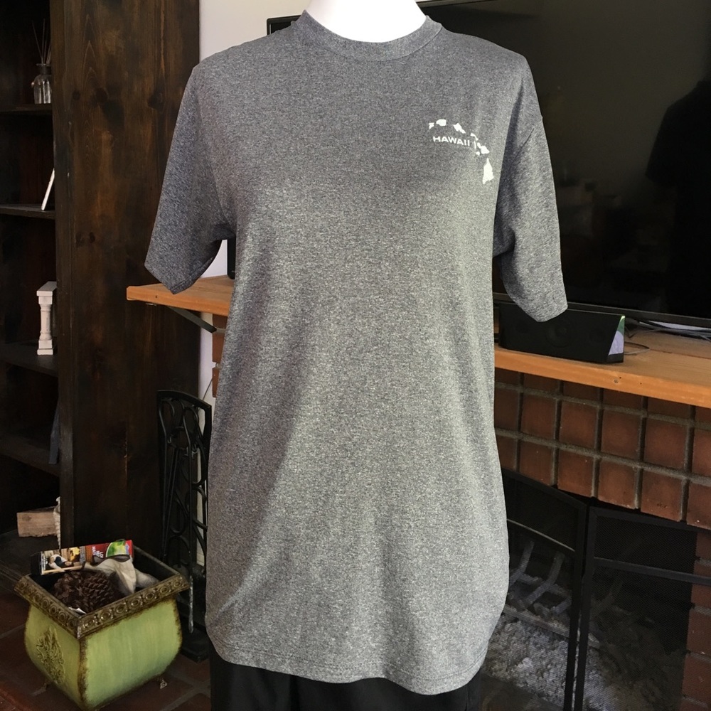 Men’s grey T-Shirt, size Small. Hawaii logo
